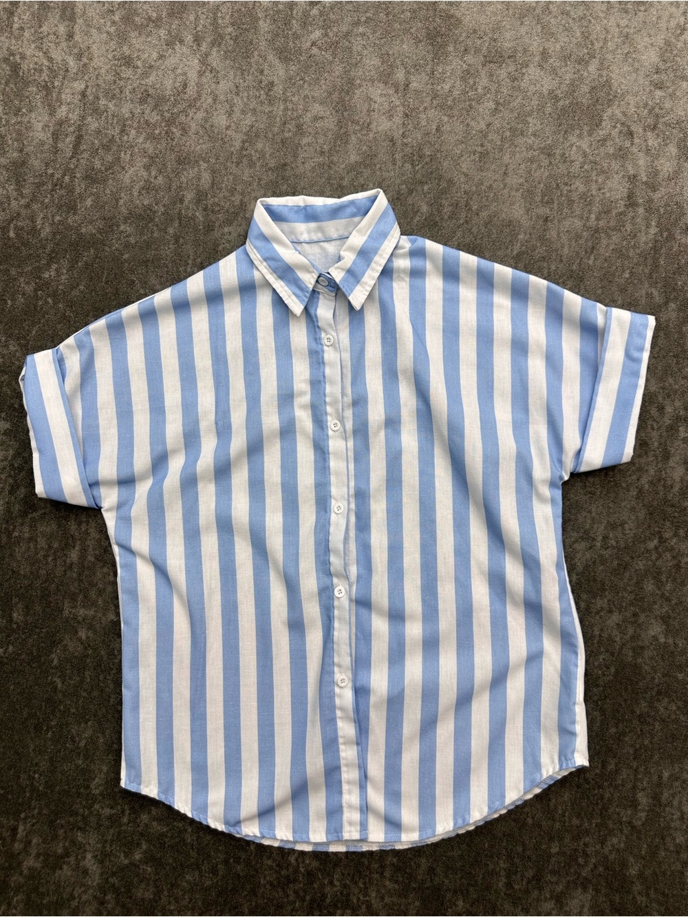 Source Unknown Blue and White Vertical Stripe Short-Sleeve Button-Down Shirt